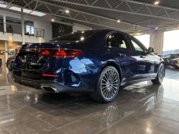 Mercedes Klasa E W214 Sedan 2.0 220d 197KM 2025 E Klasa 220 d 4-Matic AMG 2.0 (197KM) 2025, zdjęcie 2