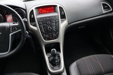 Opel Astra J Hatchback 5d 1.4 Turbo ECOTEC 140KM 2012 Opel Astra 1.4 T, Klima, Klimatronic, Tempomat, zdjęcie 7