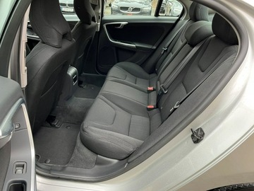 Volvo S60 II Sedan 1.6 T3 150KM 2013 Volvo S60 1.6 T3 150 KM Xenony Podgrzewane fotele, zdjęcie 11