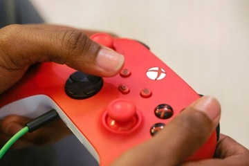 Беспроводной геймпад серии Xbox, красный