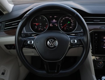 Volkswagen Passat B8 Limousine 2.0 TDI BlueMotion SCR 190KM 2018 VW Passat 2.0 TDI, Salon Polska, Serwis ASO, zdjęcie 16