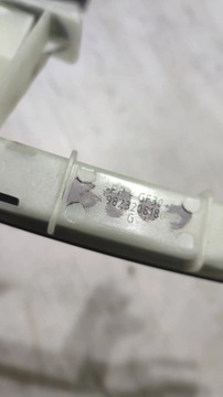 OPEL CORSA F 1.2 22R. PŘEDNÍ STRANA LEVÝ VÝZTUHA OKNO DVEŘE