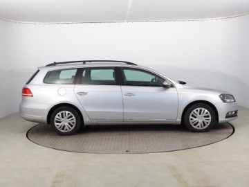 Volkswagen Passat B7 Variant 1.6 TDI CR DPF BlueMotion 105KM 2011 VW Passat 1.6 TDI, Navi, Klima, Klimatronic, zdjęcie 5