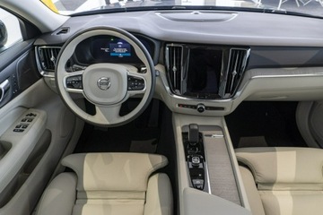 Volvo V60 II  Kombi Facelifting 2.0 B4 B 197KM 2025 Volvo V60 Plus Dark B4 Mild hybrid Benzyna 197 KM, zdjęcie 15