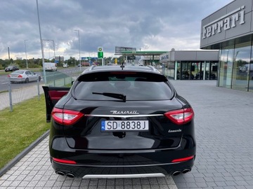 Maserati Levante 3.0 V6 GDI 350KM 2017 Maserati Levante 3.0 benz 349KM 2017r czarny- czerwone wnętrze Stan idealny, zdjęcie 9