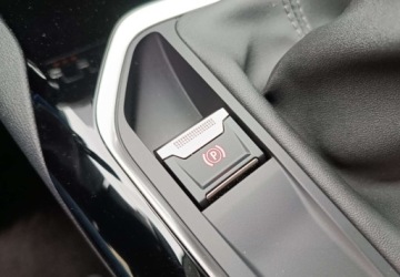 Peugeot 3008 II Crossover 1.2 PureTech 130KM 2017 Peugeot 3008 Bezwypadkowy - serwis - wersja Allure 1.2 Benzyna 131KM, zdjęcie 35