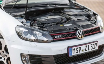 Volkswagen Golf VI Cabriolet 2.0 TSI GTI 210KM 2013 Volkswagen Golf Volkswagen Golf Cabrio GTI 2.0 Benzyna 210KM, zdjęcie 30