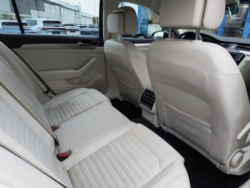 Volkswagen Passat B8 Variant 2.0 TSI BlueMotion Technology 220KM 2017 Volkswagen Passat 2.0 TSI 220KM Highline DSG, Salo, zdjęcie 23