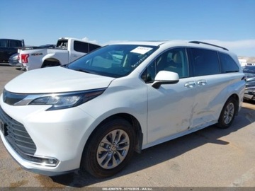 Toyota Sienna III 2022 Toyota Sienna XLE 2022 2.5l 2.5 Hybryda 189KM, zdjęcie 2