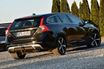 Volvo V60 I Kombi Facelifting 2.0 D4 DRIVE-E 190KM 2018 Volvo V60 2,0D4 190Km R-Design Alcantara Led Navi, zdjęcie 3