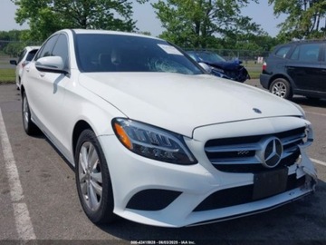 Mercedes Klasa C W205 2019 Mercedes-Benz Klasa C 2019 MERCEDES-BENZ C 300 4MATIC 2.0 Benzyna 255KM, zdjęcie 1