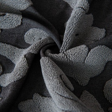 Черные вращающиеся чехлы на стулья с принтом и высокой прочностью.