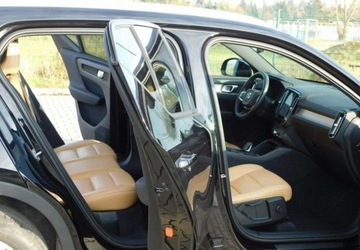 Volvo XC40 Crossover 1.5 T3 163KM 2019 Volvo XC 40 z Gwarancja Bezwypadkowy Bezowa Skora 1.5 Benzyna 163KM, zdjęcie 9