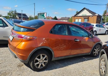 Honda Civic VIII 2008 Honda Civic 2008r, 1.4 Benzyna. Uszkodzony lewy tyl. Jezdzi 1.4 Benzyna, zdjęcie 18