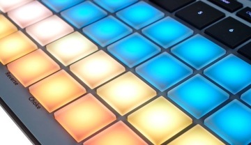 Секвенсор ритм-сэмплера Novation Circuit