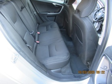 Volvo V60 I Kombi Facelifting 2.0 D2 DRIVE-E 120KM 2017 Volvo v60 I lift KINETIC 2017r uszkodzony 2,0 120KM 88kW, zdjęcie 9