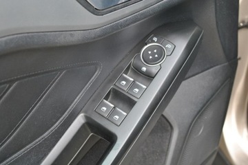 Ford Focus III Hatchback 5d facelifting 1.0 EcoBoost 125KM 2018 Ford Focus Hatchback Trend 1,0 EcoBoost 125KM ASO, zdjęcie 12