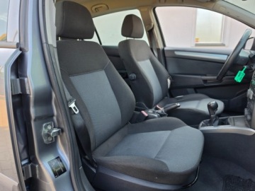 Opel Astra H Hatchback 5d 1.6 Twinport ECOTEC 105KM 2004 Opel Astra 1.6b Klima Zdrowa Nadwozie i Podwozie 1.6 Benzyna 105KM, zdjęcie 31
