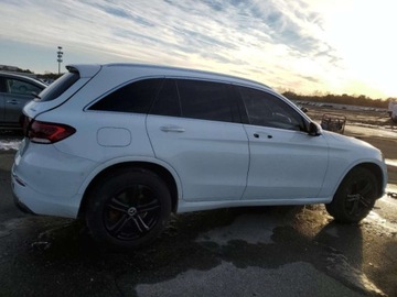 Mercedes GLC C253 2020 Mercedes-Benz GLC MERCEDES-BENZ GLC 300 4MATIC 2020 2.0 Benzyna 258KM, zdjęcie 2