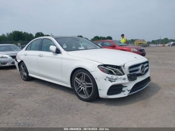 Mercedes Klasa E W213 2019 Mercedes-Benz Klasa E 2019 Mercedes-Benz E-Class E 300 RWD Sedan 2.0 241KM, zdjęcie 4