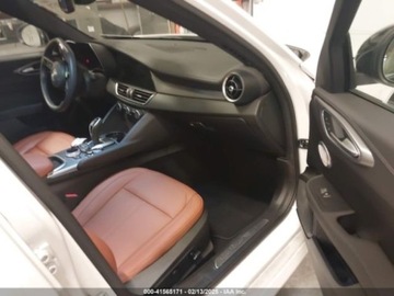 Alfa Romeo Giulia II Sedan Facelifting 2023 2.0 GME Turbo 280KM 2024 Alfa Romeo Giulia ti, 2024r., 4x4, 2.0L 2.0 Benzyna 280KM, zdjęcie 8