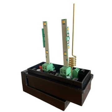 СВЕТОДИОДНАЯ ЛАМПА ДЛЯ ВОРОТ 12/24/230В АНТЕННА + ВЫКЛЮЧАТЕЛЬ