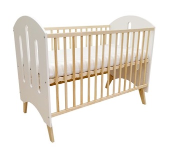 Łóżeczko drewniane LENA 60 x 120 firmy Skrzat białe/sosna wersja tapczanik