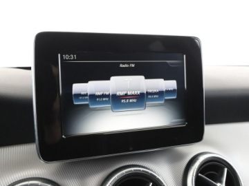 Mercedes CLA C117 Shooting Brake 1.6 180 122KM 2015 Mercedes CLA 180 półskóra navi klima grzane, zdjęcie 22