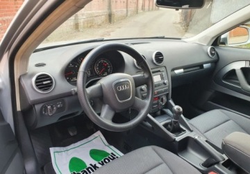 Audi A3 8P Hatchback 3d 2.0 TDI CR 140KM 2009 Audi A3 3-drzwiowe BOSE Tempomat GetHelp 2.0 Diesel 140KM, zdjęcie 10