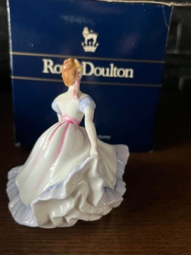 Фарфоровая статуэтка дамы Royal Doulton Ninette HN 3215