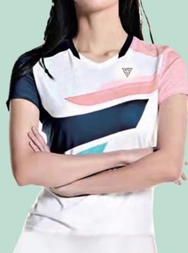 Мужские и женские толстовки, волейбольные майки, спортивные аксессуары.