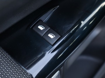 Citroen C4 Cactus Crossover 1.2 PureTech 82KM 2016 Citroen C4 Cactus 1.2 PureTech, Salon Polska, zdjęcie 15