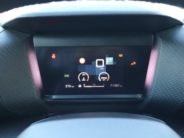 Citroen C4 III SUV 1.2 PureTech 130KM 2022 Citroen C4 1.2 PureTech, Salon Polska, zdjęcie 10