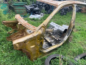 ĆWIARTKA LEWA STRONA PRÓG Z SŁUPKAMI I RANTEM DACHOWYM BMW X3 G01 X4 G02