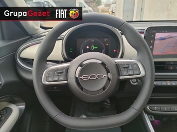 Mercedes 2025 Fiat 600 La prima 110KM Niebieski Sky of Italy czarny dach 10/2025, zdjęcie 7