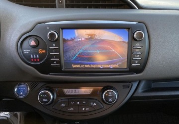 Toyota Yaris III Hatchback 5d Facelifting Hybrid 100KM 2017 Toyota Yaris Hybrid 100 Life Toyota Mikolajczak Leszno 1.5 Hybryda 100KM, zdjęcie 19