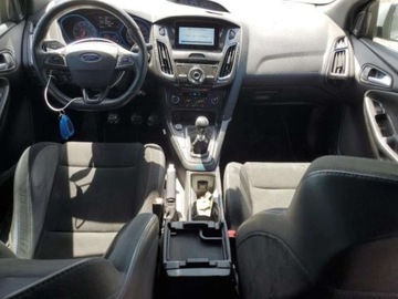 Ford Focus III RS 2.3 EcoBoost 350KM 2017 Ford Focus 2017, 2.3L, 4x4, po gradobiciu 2.3 Benzyna 350KM, zdjęcie 6