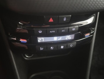 Peugeot 2008 I SUV Facelifting 1.2 PureTech 110KM 2017 Peugeot 2008 1.2 PureTech, Salon Polska, zdjęcie 11