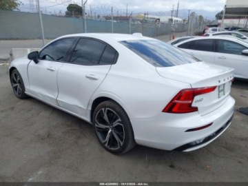 Volvo S60 III 2024 Volvo S60 B5 Core Dark Theme 2024 2.0L 2.0 Benzyna 247KM, zdjęcie 3