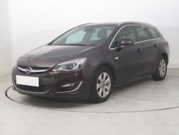Opel Astra J Sports Tourer Facelifting 1.4 Turbo ECOTEC 140KM 2015 Opel Astra 1.4 T, Automat, Navi, Xenon, Klima, zdjęcie 1