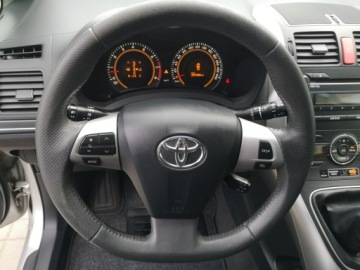 Toyota Auris I Hatchback 5d Facelifting 1.6 Valvematic 132KM 2011 Toyota Auris 1.6 Benzyna 132KM Klimatr LIFT Isofix, zdjęcie 13