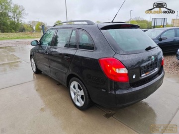 Skoda Fabia II Kombi Facelifting 1.2 TSI 85KM 2011 Skoda Fabia 1,2 tsi 85KM klimatronik alu wspomaganie lift oplacona 1.2, zdjęcie 7