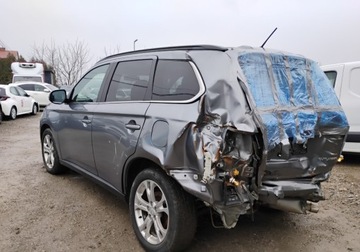 Mitsubishi Outlander III 2013 Mitsubishi Outlander 2013r, 2.0 Benzyna. 4x4. AUTOMAT Uszkodzony tyl i lek, zdjęcie 3