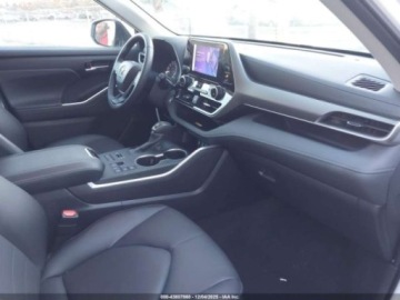 Toyota Highlander III 2024 Toyota Highlander xle, 2024r., 4x4, 2.4L 2.4 Benzyna 265KM, zdjęcie 8