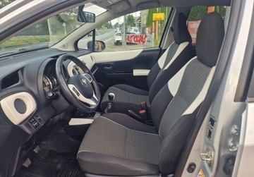 Toyota Yaris III Hatchback 5d 1.33 Dual VVT-i 99KM 2013 Toyota Yaris 1.3Benzynaniski przebiegsuper stan 1.3 Benzyna 99KM, zdjęcie 11