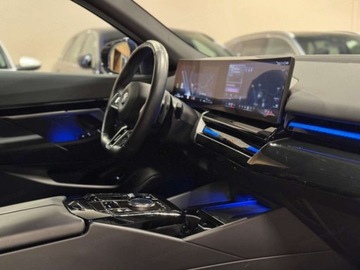 BMW Seria 5 G90-91 Sedan Plug-In 3.0 50e 489KM 2025 BMW Seria 5 550e xDrive Sport Sedan 3.0 (489KM) 2025, zdjęcie 10