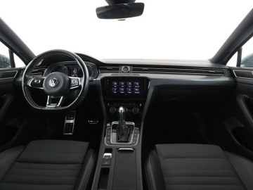 Volkswagen Passat B8 Variant 2.0 TDI BlueMotion SCR 150KM 2019 Volkswagen Passat DSG R-Line interior pack klima, zdjęcie 14