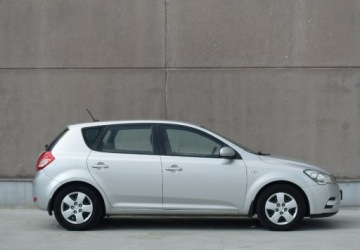 Kia Ceed I Hatchback 5d Facelifting 1.6 CRDi VGT 115KM 2012 Kia Cee'd 1.6, zdjęcie 2