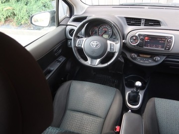 Toyota Yaris III Hatchback 5d 1.33 Dual VVT-i 99KM 2011 Toyota Yaris 1.33 Dual VVT-i, Salon Polska, zdjęcie 6