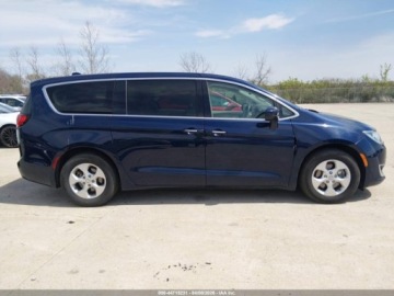 Chrysler Pacifica II 2018 Chrysler Pacifica Hybrid Touring Plus 2018 3.6 Hybryda 260KM, zdjęcie 5